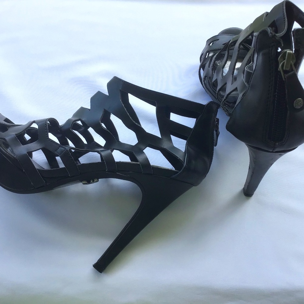 Women’s size 8 evening, work, or play shoes by Vera Wang